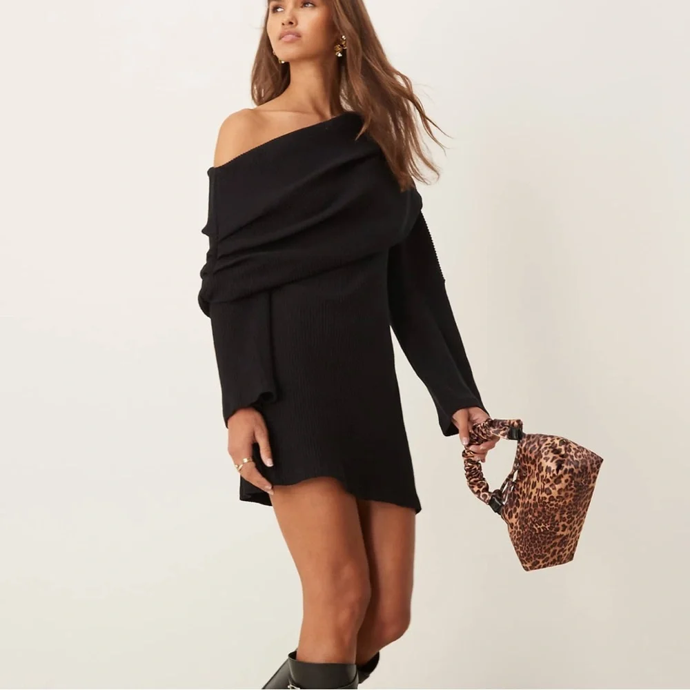 Off shoulder ribbed mini dress - Picture 2 of 3